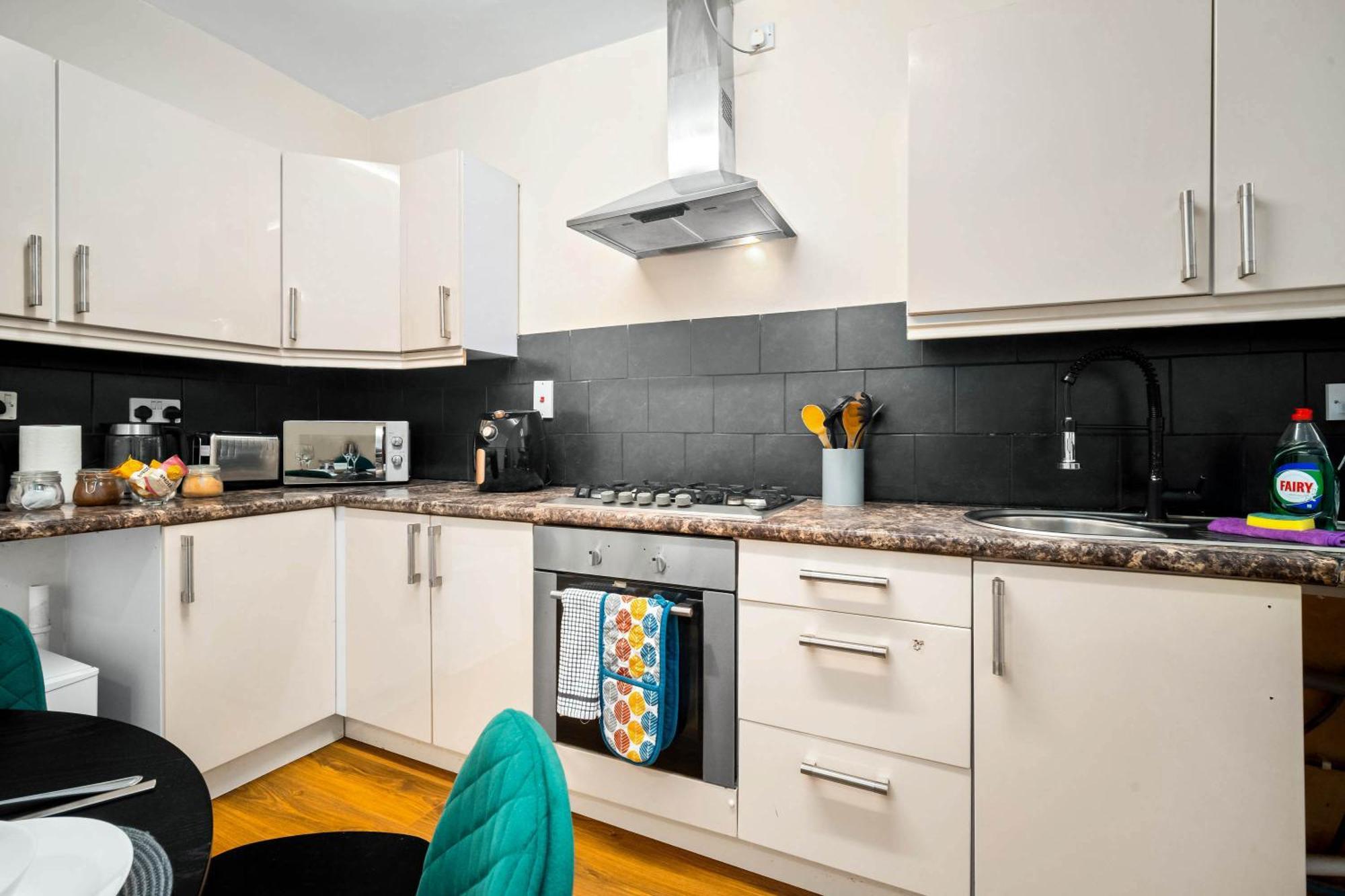 버밍엄 3 Bed House For Contractors & Families And Free Parking 빌라 외부 사진