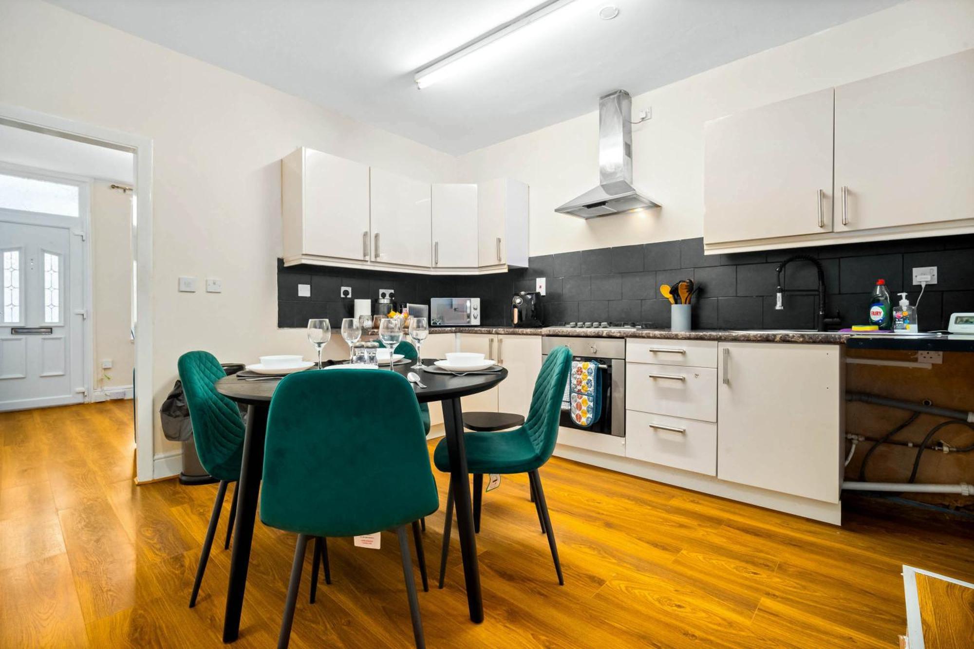 버밍엄 3 Bed House For Contractors & Families And Free Parking 빌라 외부 사진