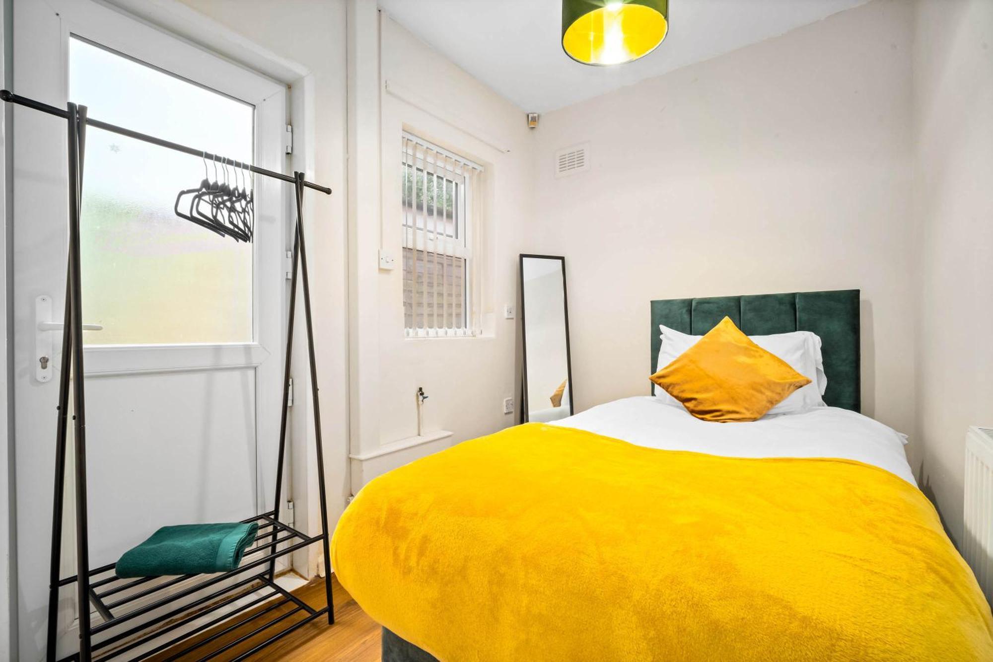 버밍엄 3 Bed House For Contractors & Families And Free Parking 빌라 외부 사진