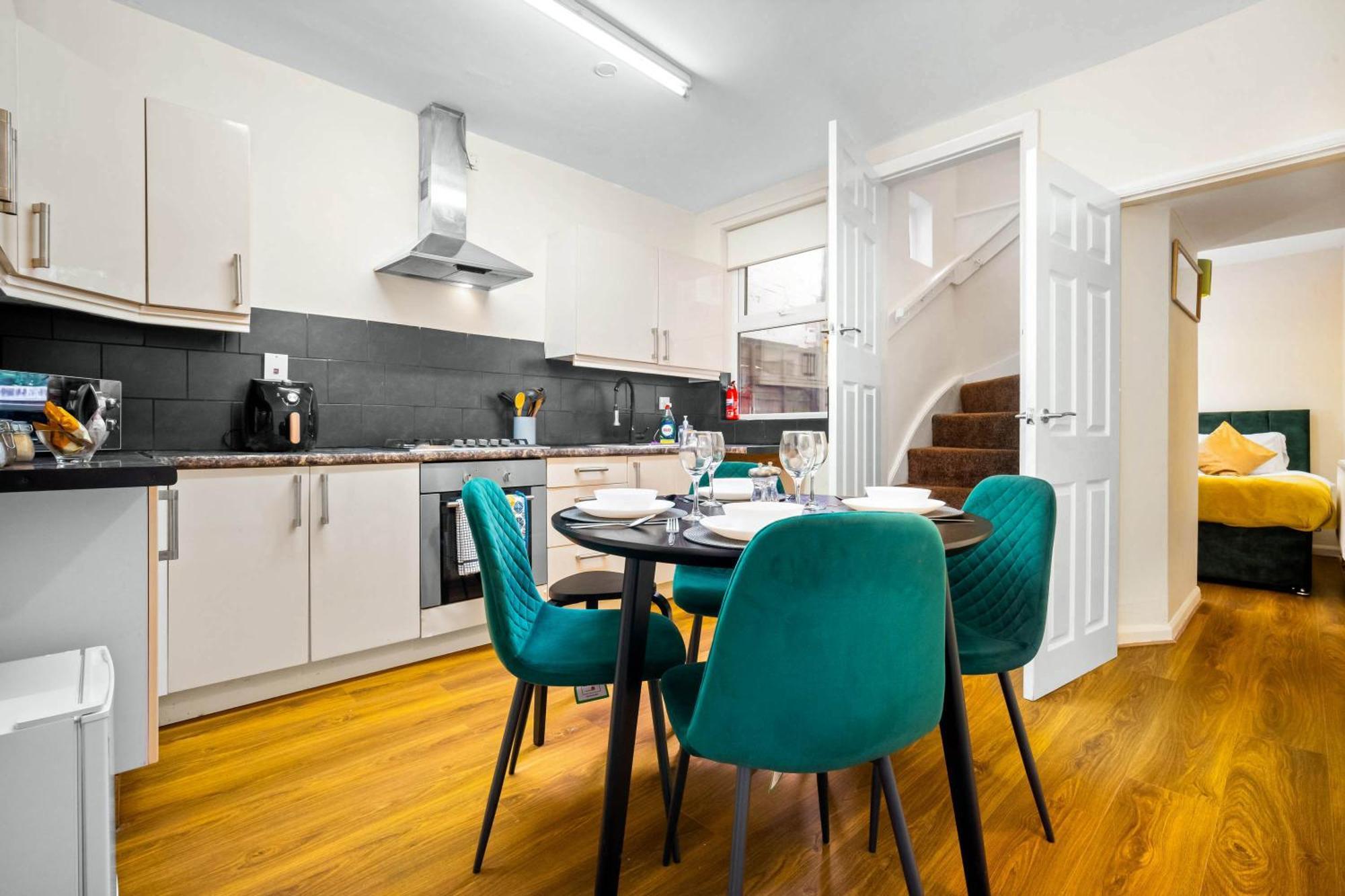 버밍엄 3 Bed House For Contractors & Families And Free Parking 빌라 외부 사진